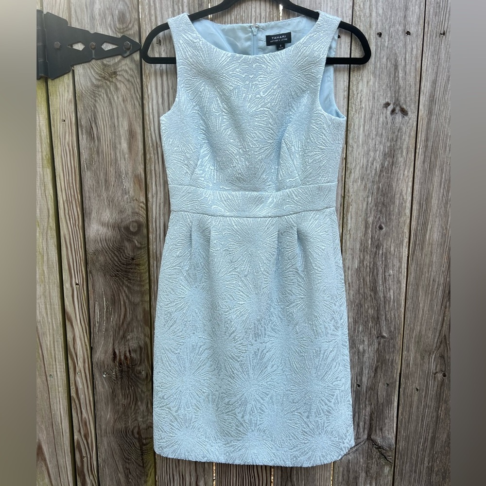TAHARI Arthur S Levine Light Ice Blue Embossed Sleeveless Shift Dress Women’s 2